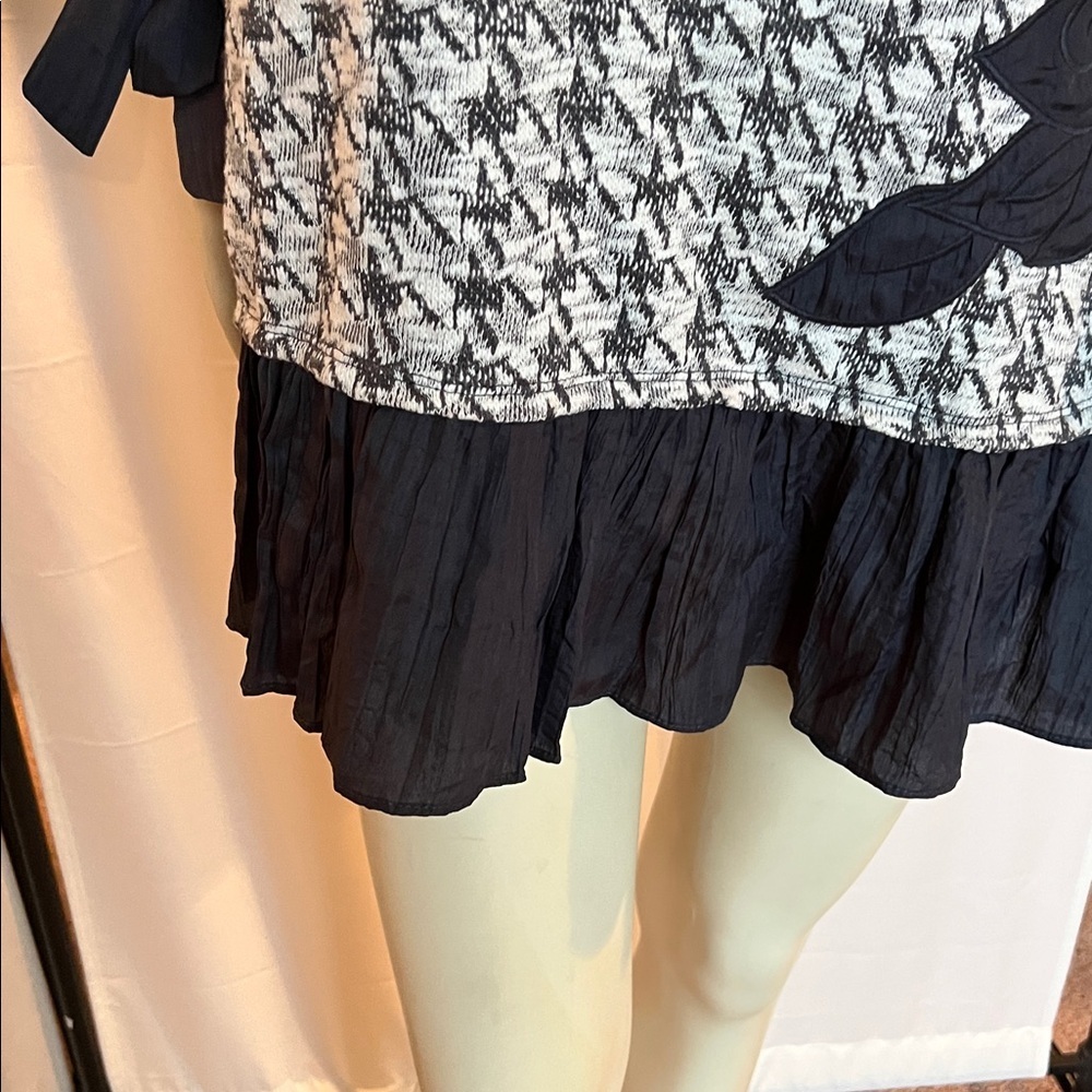 RYU Embossed and Ruffled Cowl Neck Tunic - Picture 5 of 9